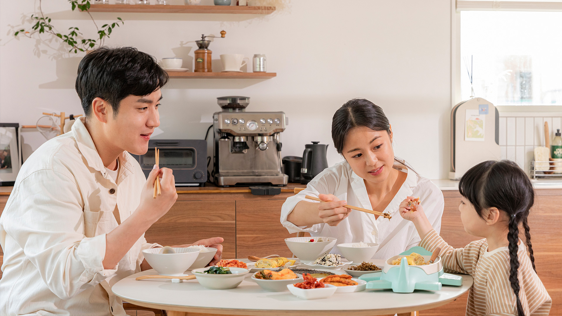 main-visual